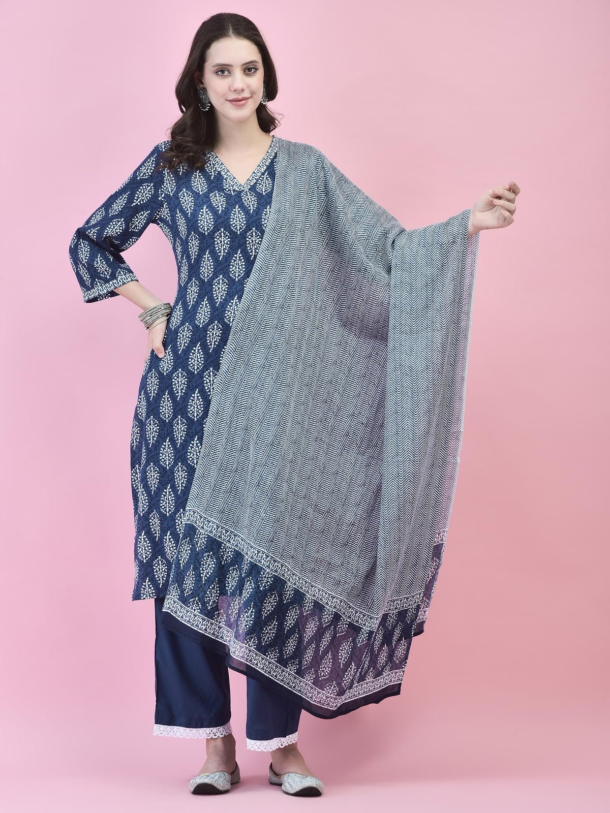 Women Liva (Rayon) Indigo Floral Print Kurta Comfort Pant Dupatta