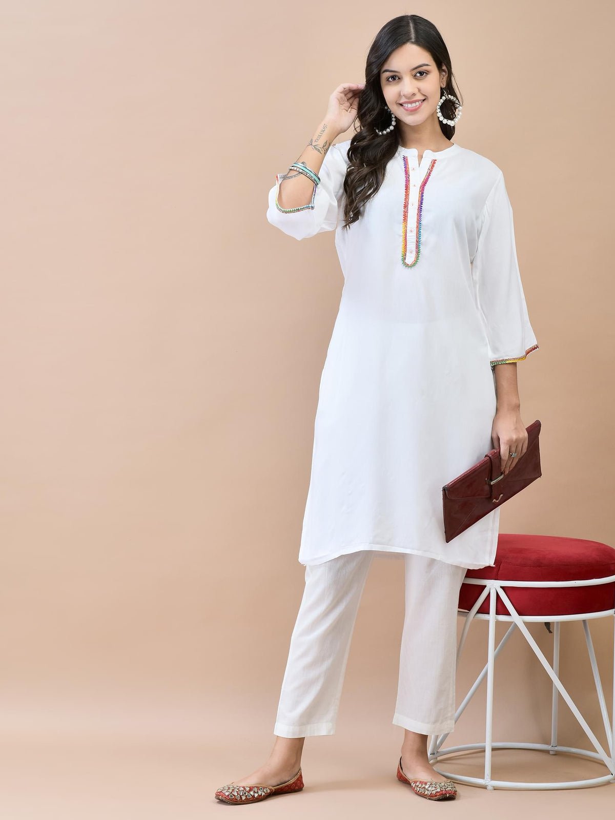 Women Liva (Rayon) White Solid Kurta