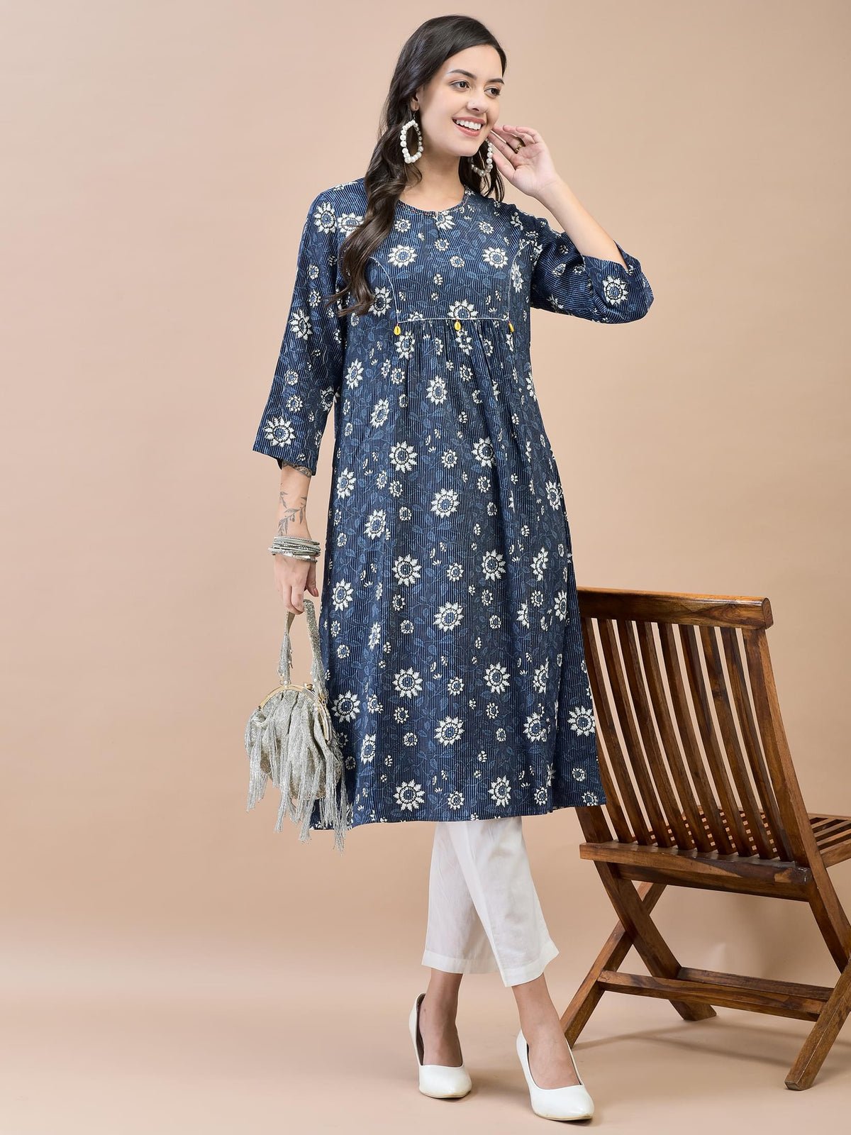 Women Liva (Rayon) Indigo Floral Print Kurta