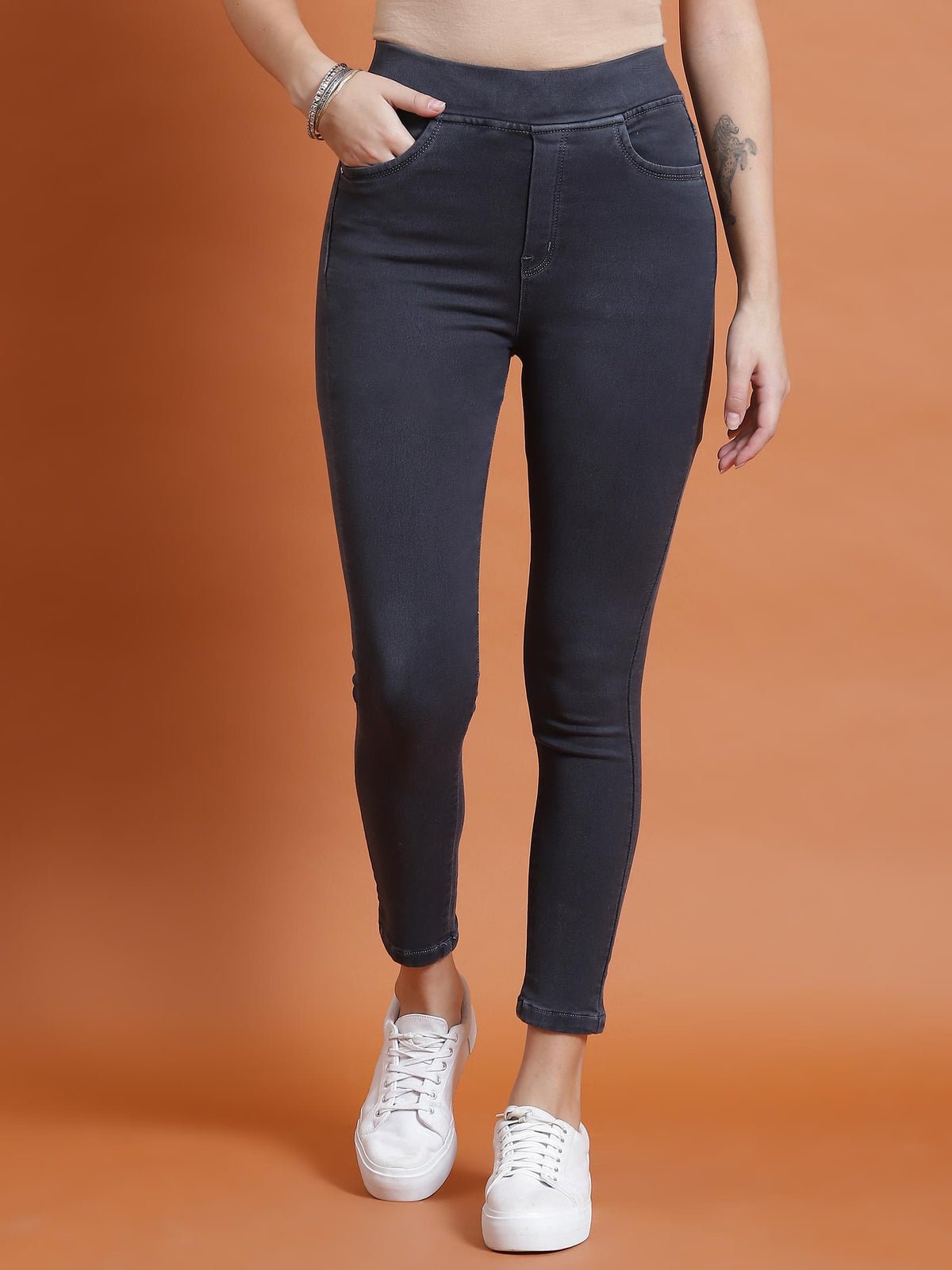 Women Grey Solid Narrow Jegging